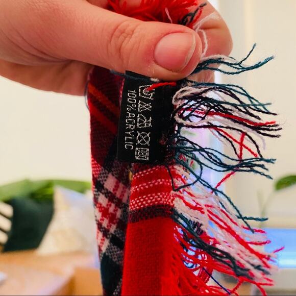 NORDSTROM Red White Acrylic Plaid Checked Tassel Fringe Oversize Fall Cozy Scarf - Picture 6 of 6